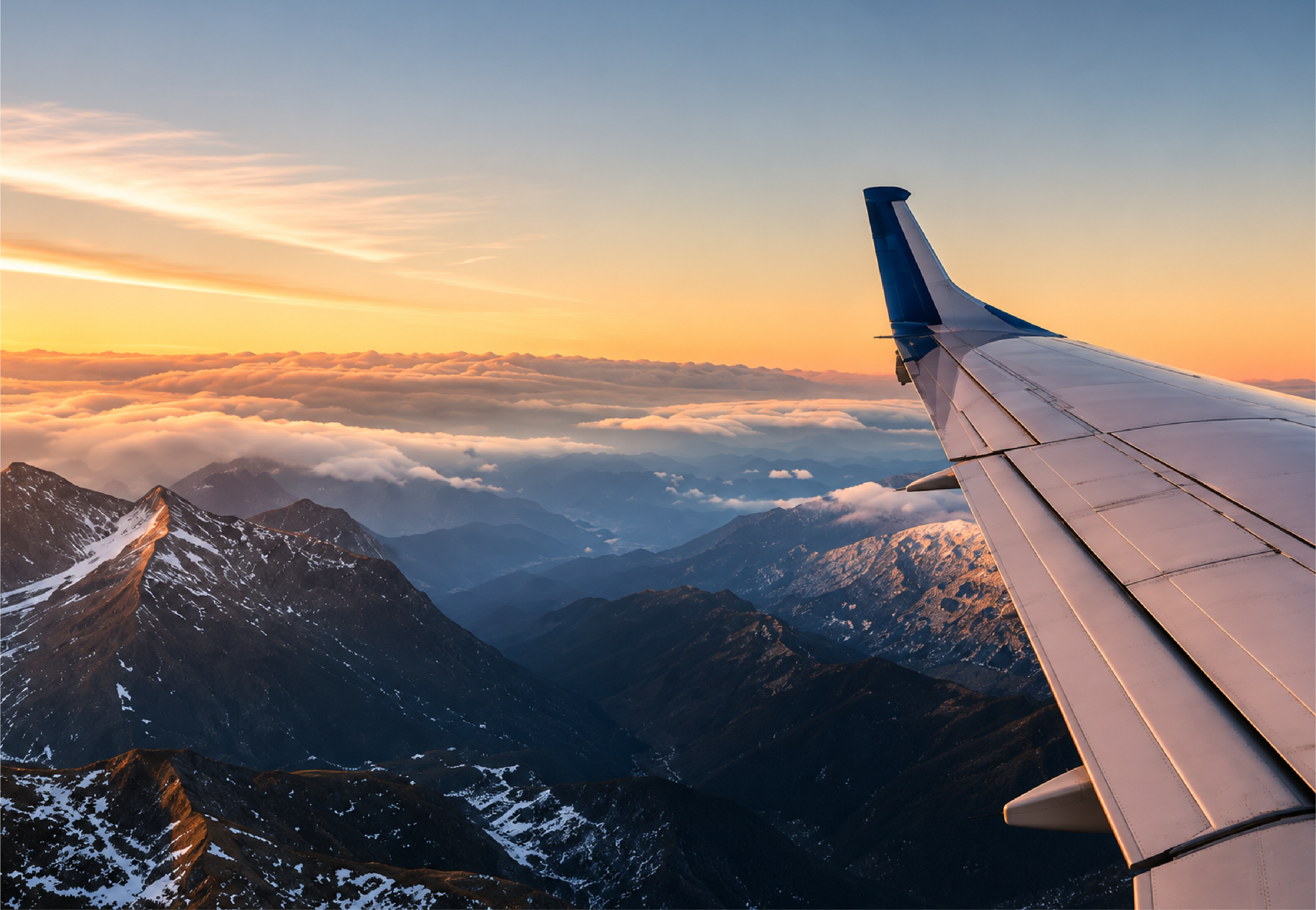 Vista desde la ventana de un avión sobre montañas